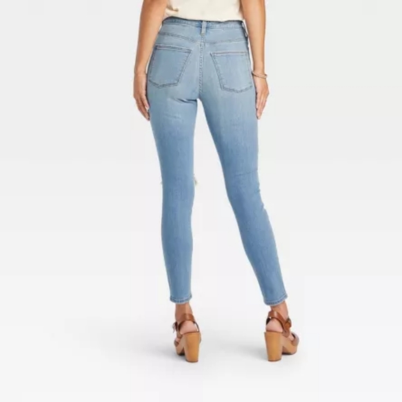 B4 Women's High-Rise Skinny Jeans - Universal Thread - Picture 2 of 15